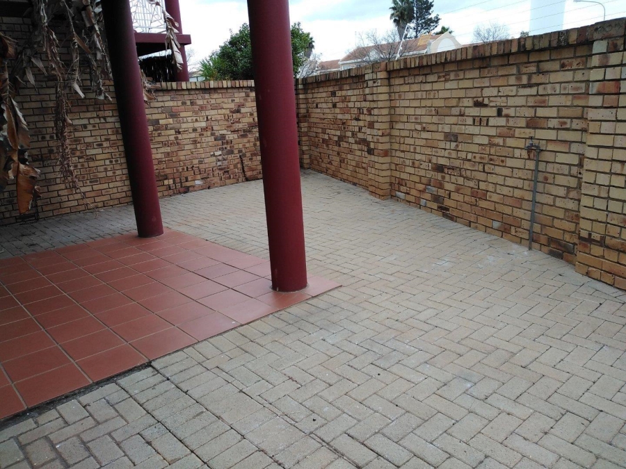 1 Bedroom Property for Sale in Kannoniers Park North West